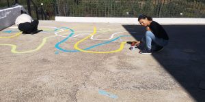 La comunidad educativa cucona aúna esfuerzos para fomentar juegos tradicionales en la escuela