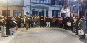 Fuencaliente guarda silencio en recuerdo a las víctimas de la tragedia ferroviaria de Adamuz